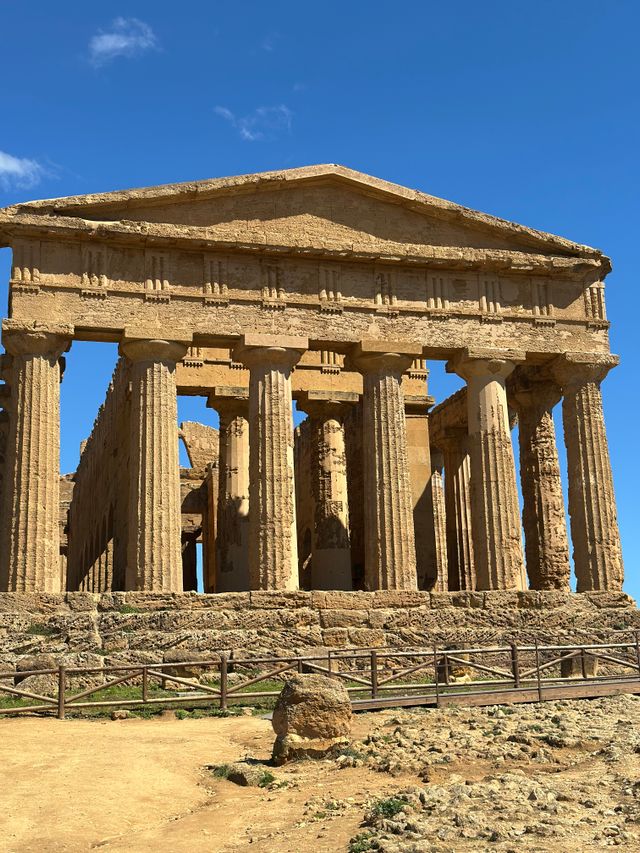 The 4 Pillars of Stoicism ancient Roman temple architecture